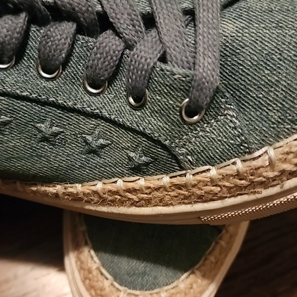 Womens Guess Denim Star Size 8 Lace Up Shoes. Never worn - Picture 3 of 10
